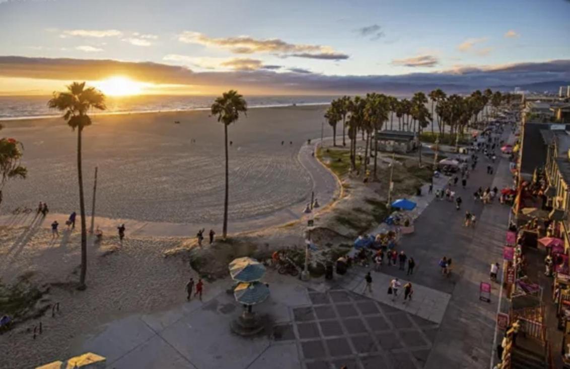 Venice Beach Studio With Large Private Patio Steps To The Beach Лос Анджелис Екстериор снимка