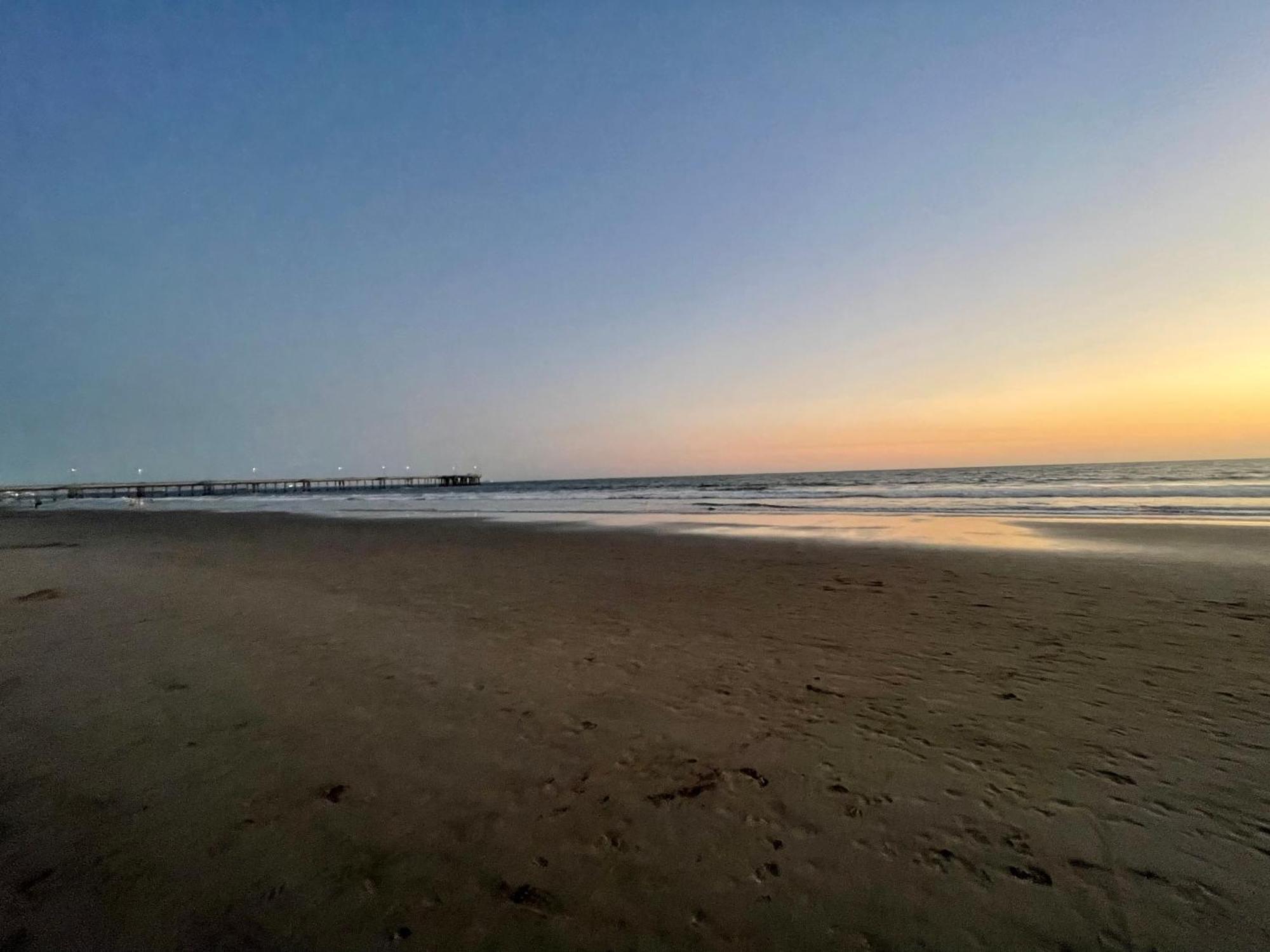 Venice Beach Studio With Large Private Patio Steps To The Beach Лос Анджелис Екстериор снимка