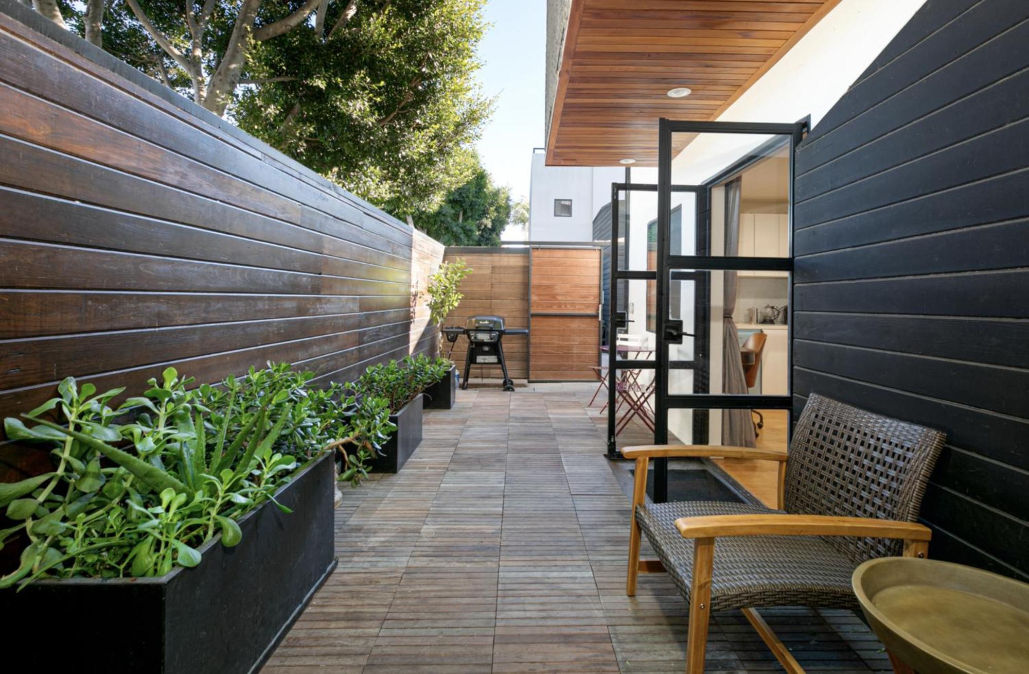 Venice Beach Studio With Large Private Patio Steps To The Beach Лос Анджелис Екстериор снимка