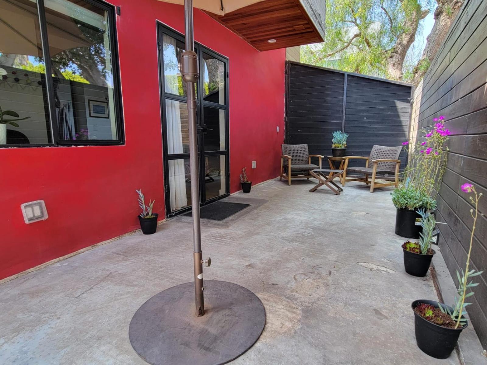 Venice Beach Studio With Large Private Patio Steps To The Beach Лос Анджелис Екстериор снимка