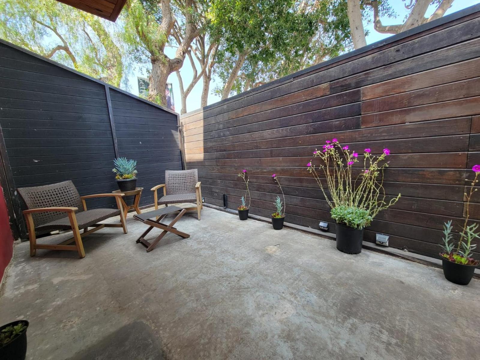 Venice Beach Studio With Large Private Patio Steps To The Beach Лос Анджелис Екстериор снимка