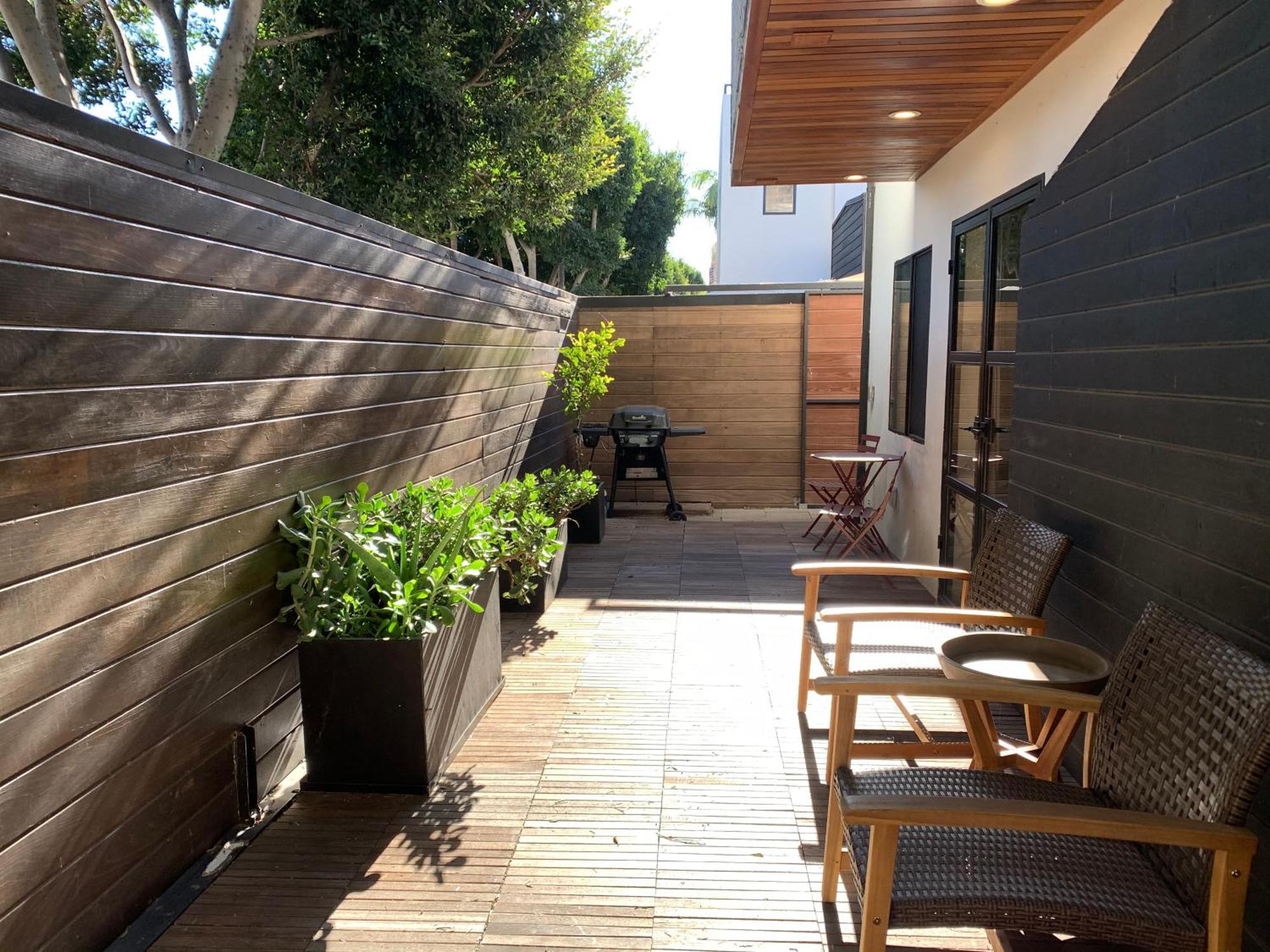 Venice Beach Studio With Large Private Patio Steps To The Beach Лос Анджелис Екстериор снимка