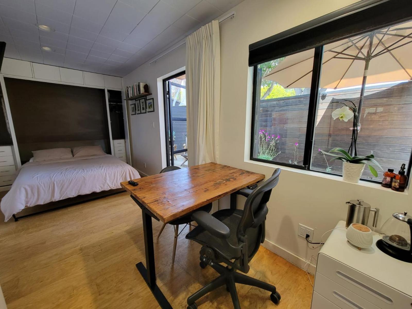 Venice Beach Studio With Large Private Patio Steps To The Beach Лос Анджелис Екстериор снимка