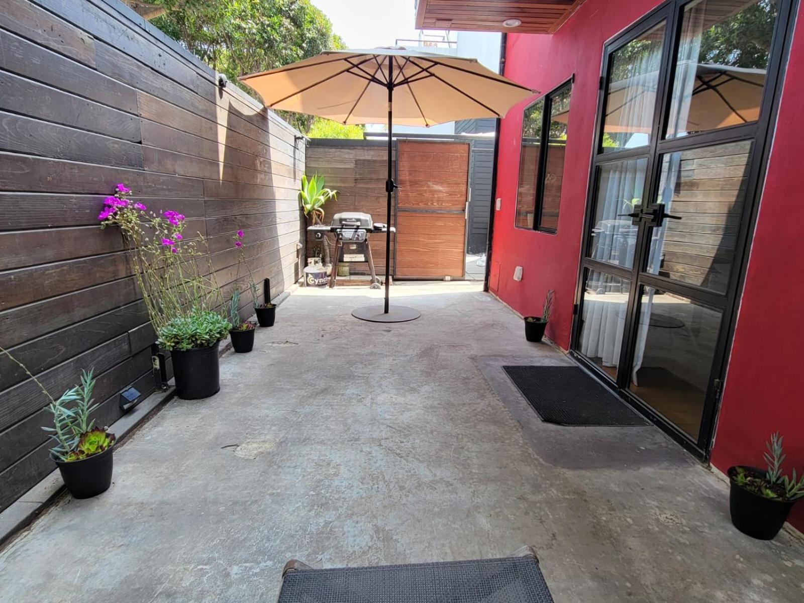 Venice Beach Studio With Large Private Patio Steps To The Beach Лос Анджелис Екстериор снимка