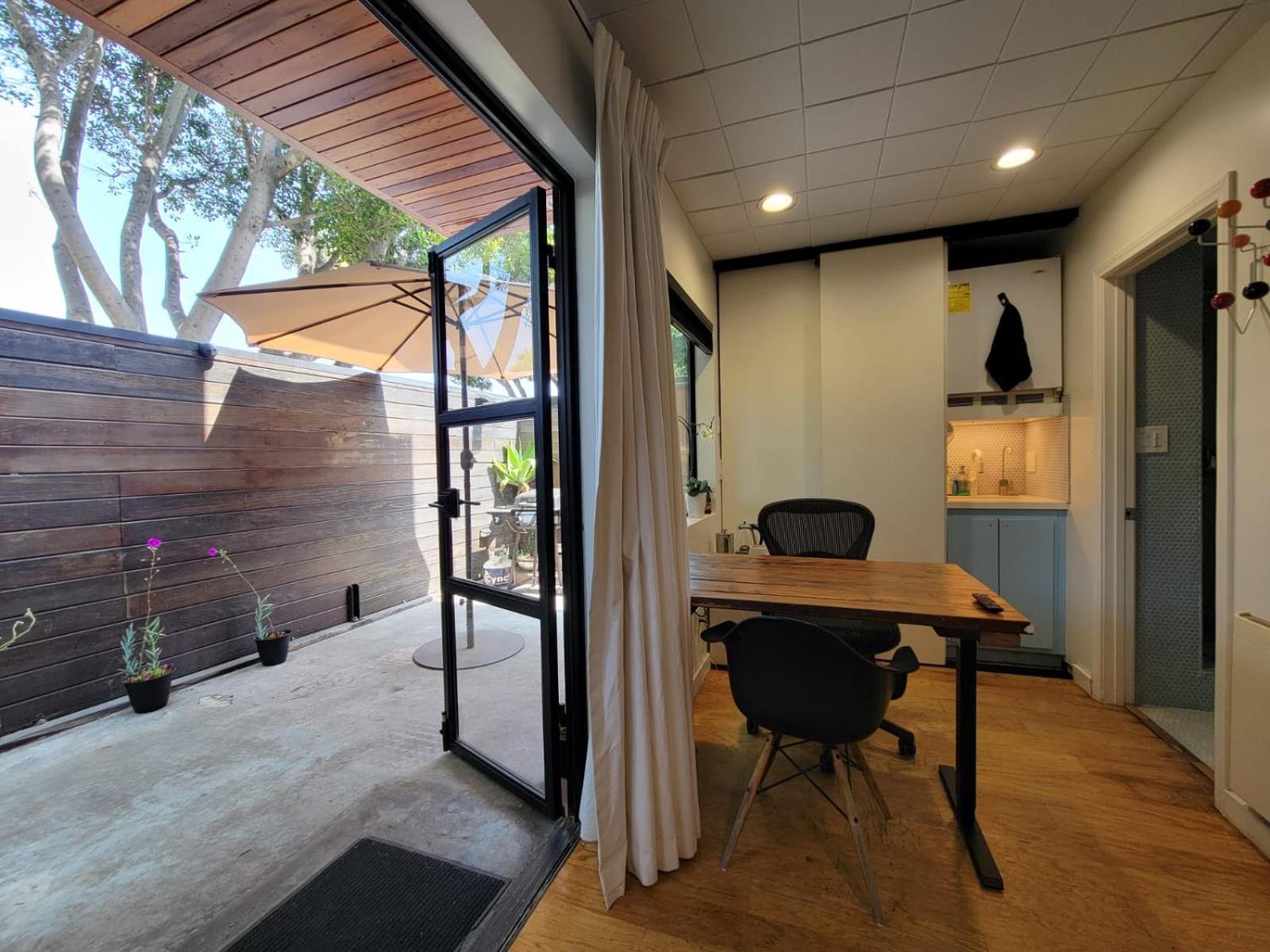Venice Beach Studio With Large Private Patio Steps To The Beach Лос Анджелис Екстериор снимка