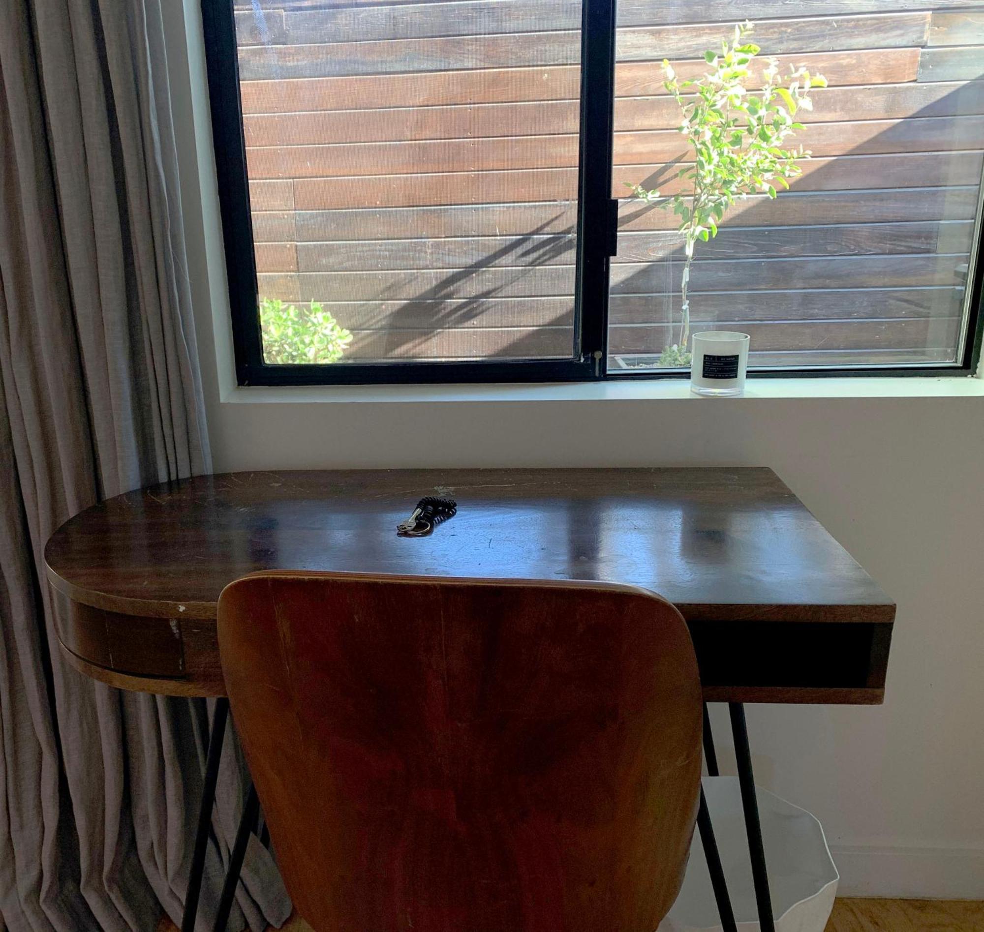 Venice Beach Studio With Large Private Patio Steps To The Beach Лос Анджелис Екстериор снимка