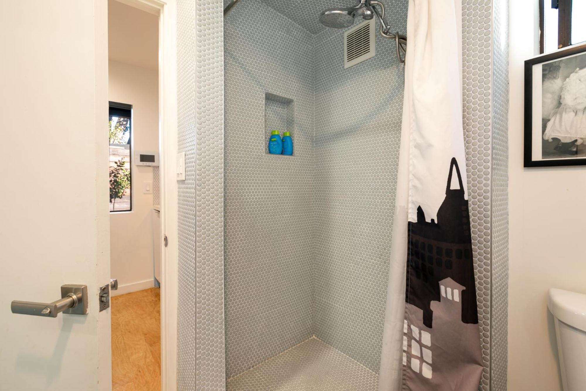 Venice Beach Studio With Large Private Patio Steps To The Beach Лос Анджелис Екстериор снимка