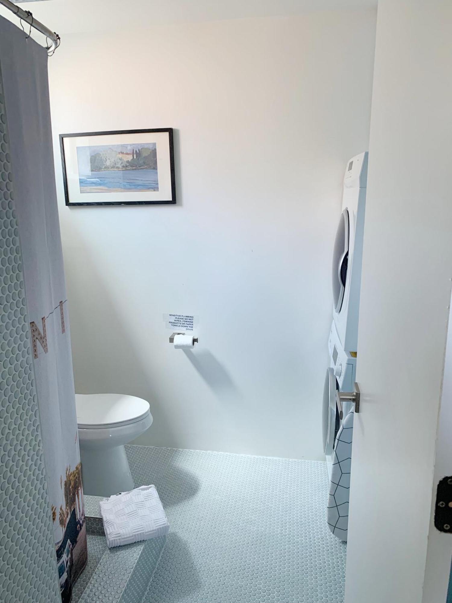 Venice Beach Studio With Large Private Patio Steps To The Beach Лос Анджелис Екстериор снимка